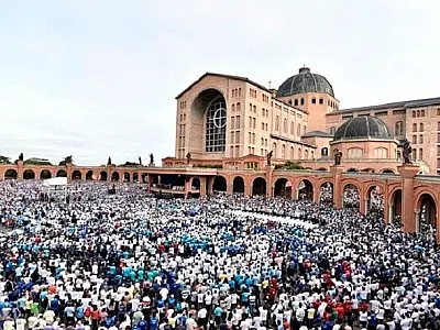 Quase meio milhão de romeiros participa das homenagens à Padroeira do Brasil em Aparecida