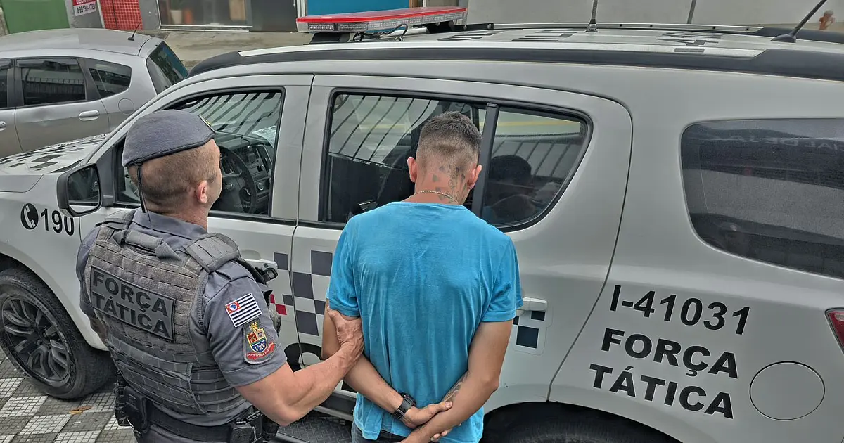 Força Tática prende suspeito com 20 buchas tabletes de maconha e mais de R$ 1 mil em dinheiro