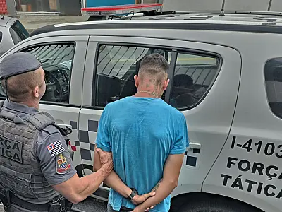 Força Tática prende suspeito com 20 buchas tabletes de maconha e mais de R$ 1 mil em dinheiro