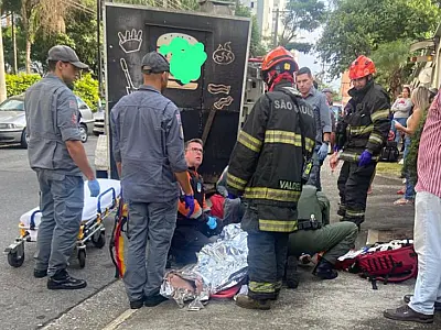 Motociclista é socorrido após colisão com trailer na Zona Sul de São José