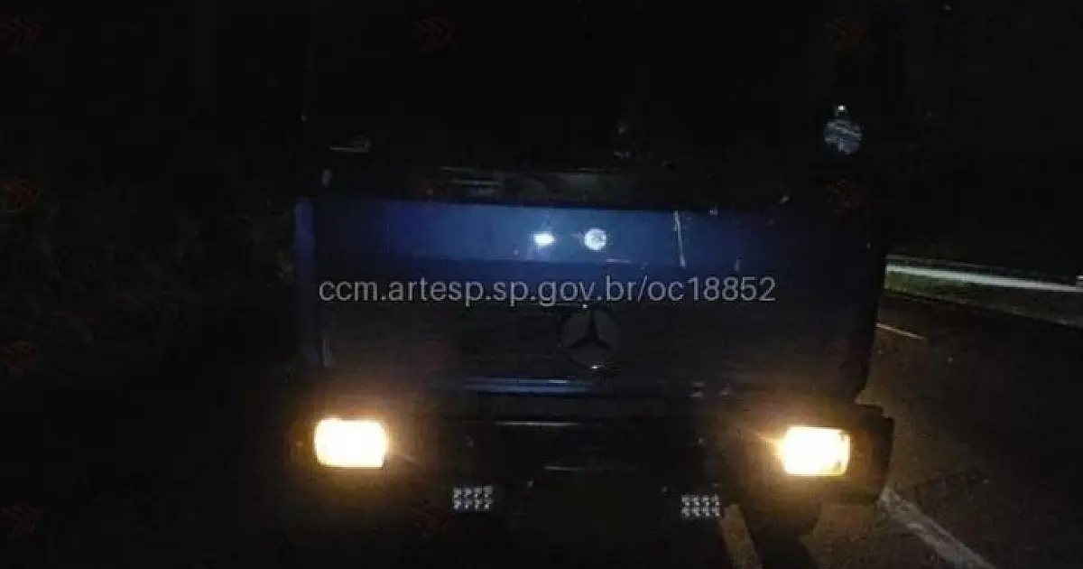 Acidente grave entre moto e caminhão deixa um motociclista morto em Caçapava