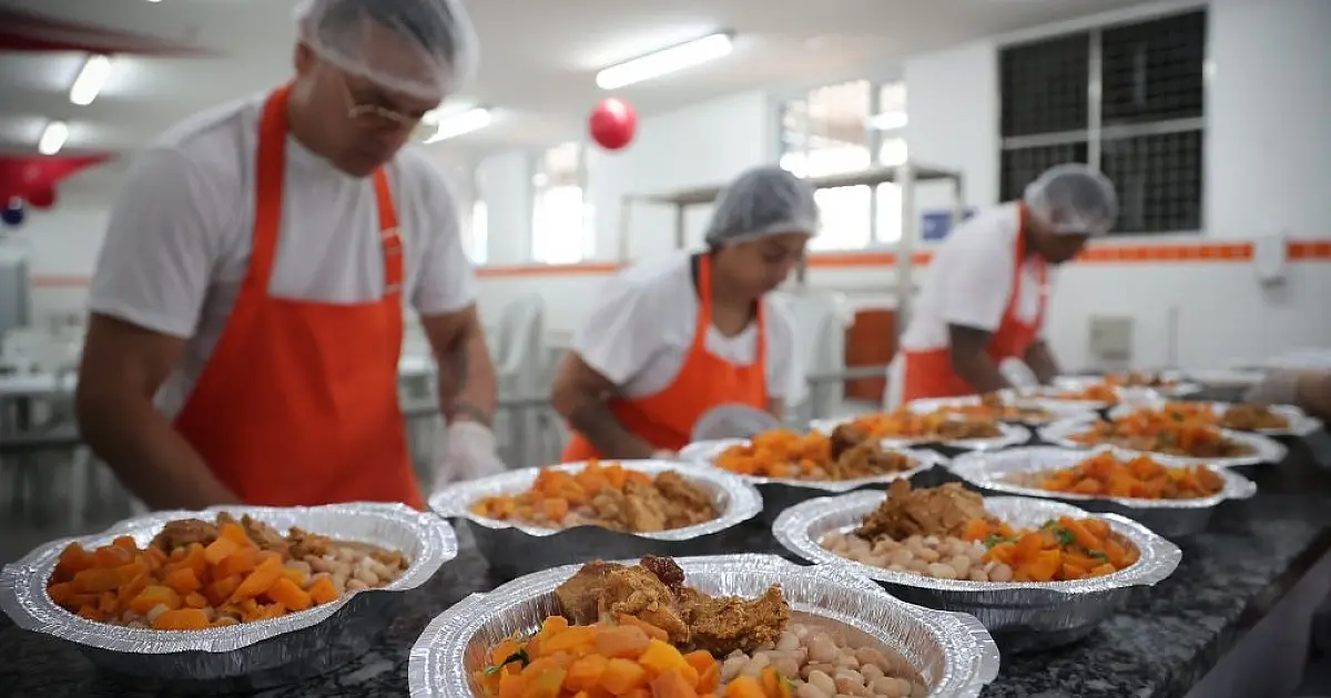 Abrigo provisório recebe 200 refeições diárias do Programa Bom Prato para desabrigados após chuvas em Taubaté