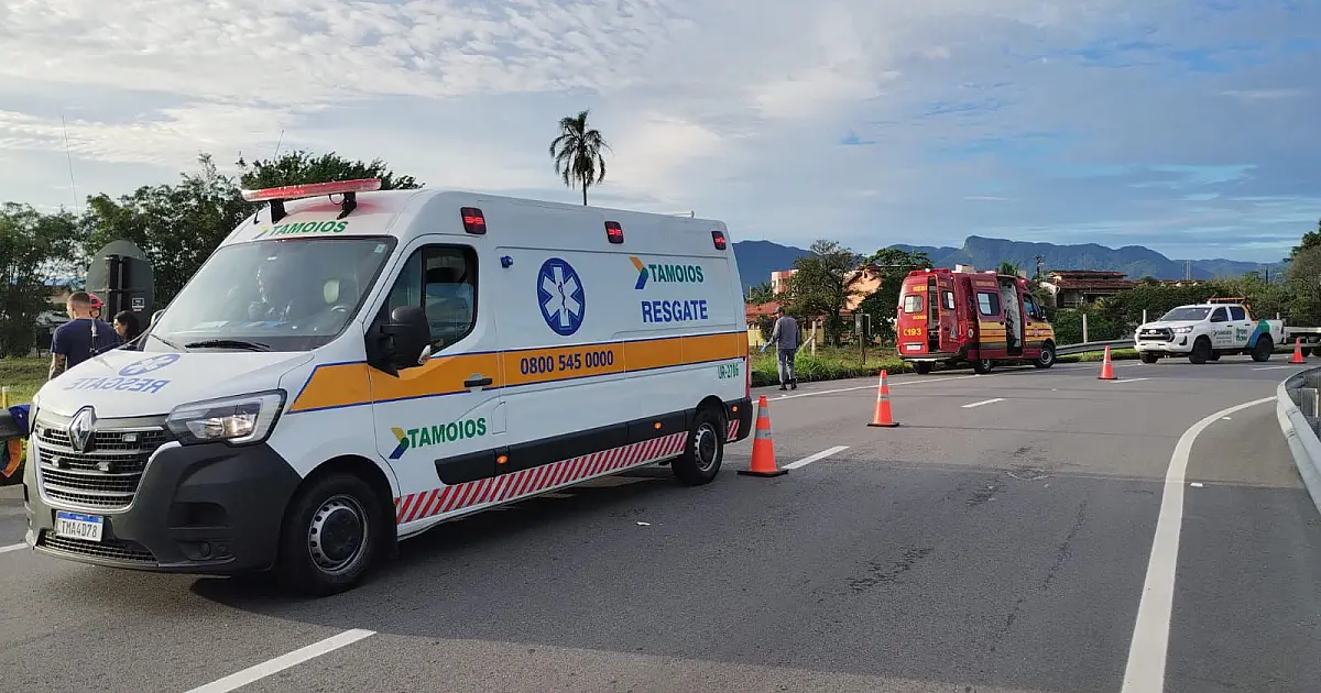 Acidente com moto deixa jovem em estado grave em Caraguá
