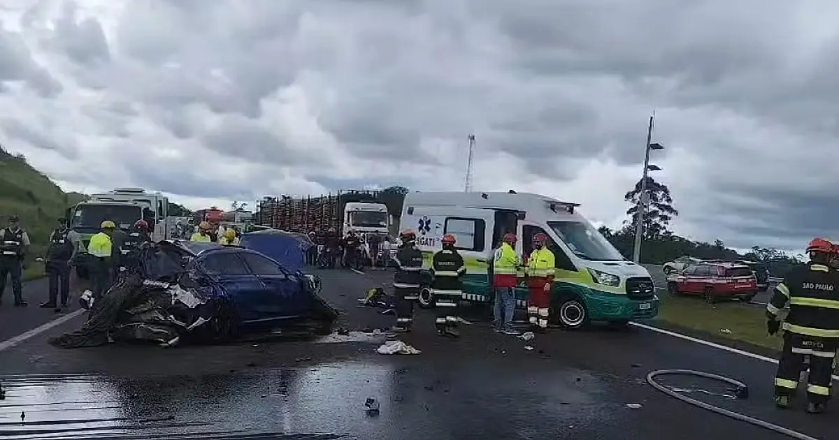 Capotamento de veículo na Rodovia Carvalho Pinto mata motorista e deixa passageira ferida em Jacareí