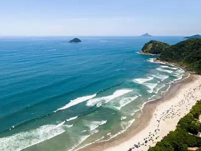Bombeiros do GBMar segue com buscas por menor desaparecido na praia de Juquehy em São Sebastião