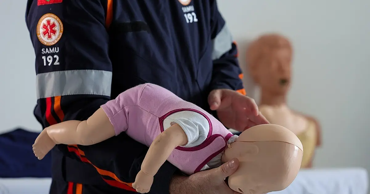 Caso do bebê de 57 dias engasgado em Taubaté: especialista em neonatologia explica como agir rapidamente