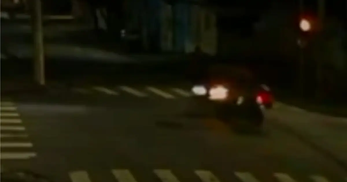Vídeo mostra colisão entre motos que resultou na morte de uma mulher de 27 anos em Taubaté