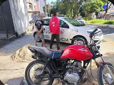 Moto furtada é recuperada pela PM após abordagem a adolescentes em Taubaté