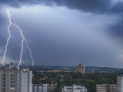 Alerta de tempestade prevê ventos de até 100 km/h e granizo na RMVale
