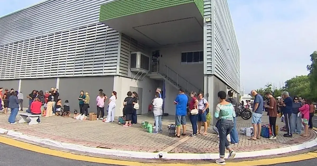 Procura por ingressos do Auto de Páscoa gera filas em igreja de São José