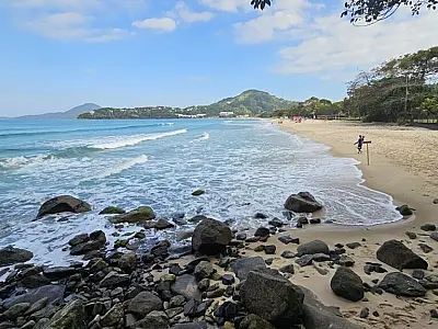 Homem de 49 anos tenta salvar crianças de correnteza e morre afogado em Ubatuba