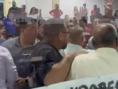 VÍDEO: Confusão marca votação de projetos na Câmara de Taubaté