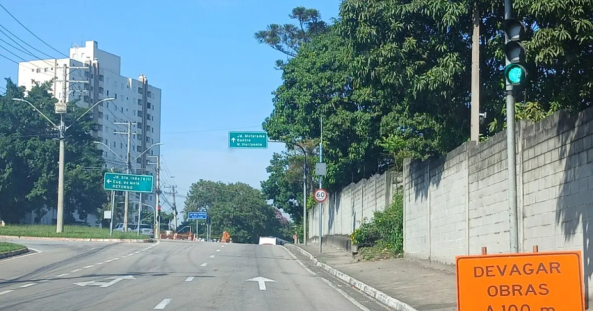 Motoristas enfrentam interdição em via na zona leste de São José