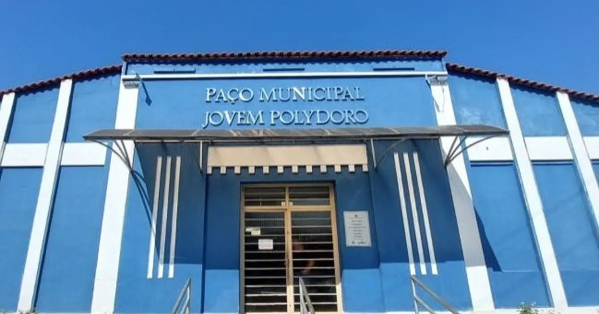 Prefeitura de Roseira é alvo de questionamentos por suposto investimento de R$ 5 milhões em aluguel caminhões