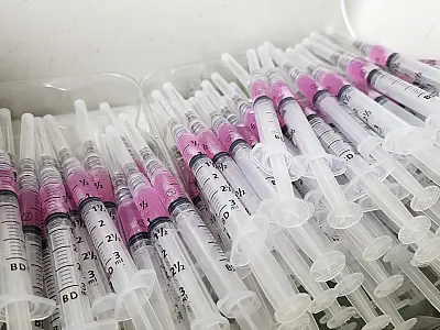 Prefeitura reforça ações de vacinação antirrábica na Estiva e na Vila IAPI
