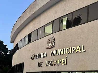 Jacareí discute aumento salarial de vereadores; proposta prevê reajuste de 72%