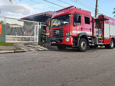 Adega pega fogo na manhã desta sexta-feira (13) em Caraguá