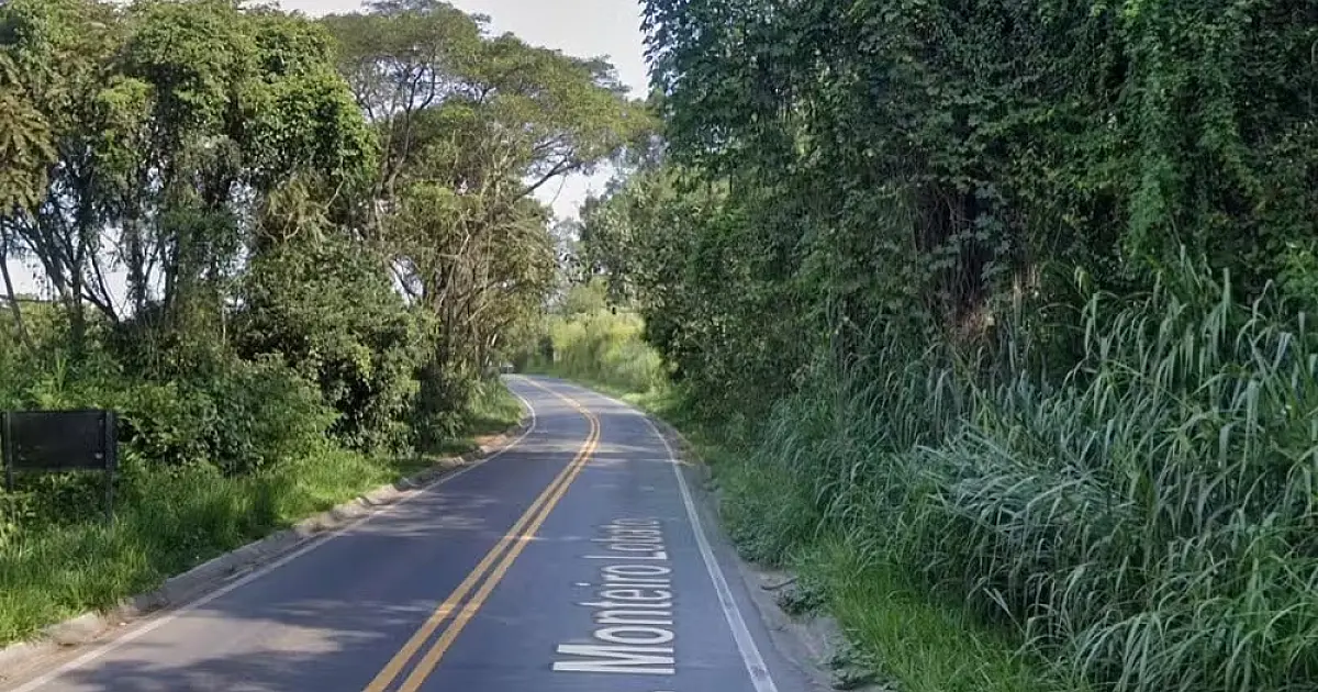 Moto bate de frente com caminhão e deixa motociclista de 30 anos morto em São José