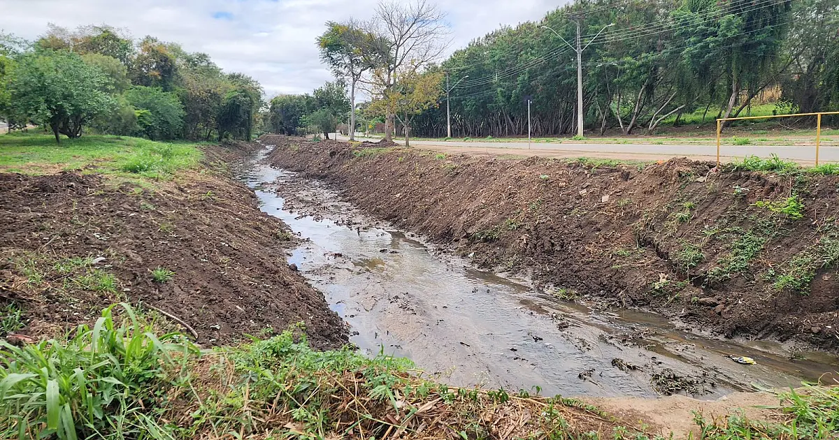 Prefeitura de Taubaté conclui limpeza em trecho de córrego no Campos Elíseos