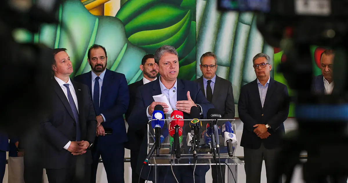 Governo de SP monta gabinete de crise e anuncia medidas contra intoxicação por metanol, incluindo interdição de estabelecimentos