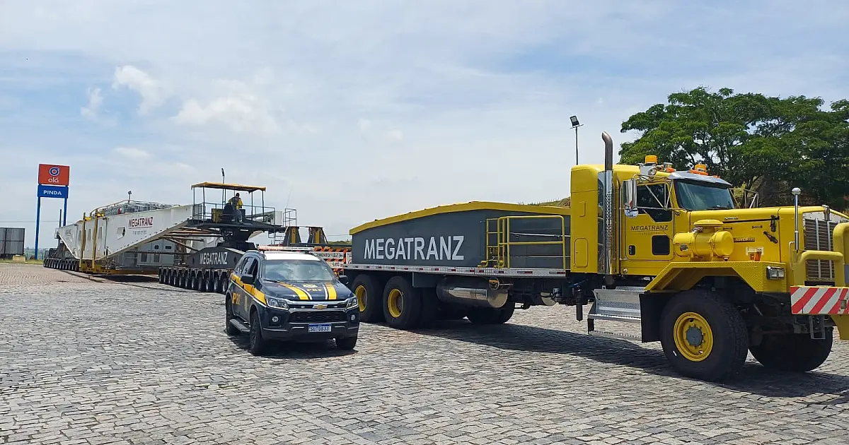 Operação especial com carga de 800 toneladas provoca lentidão na Dutra nesta quarta (03)