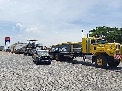 Operação especial com carga de 800 toneladas provoca lentidão na Dutra nesta quarta (03)