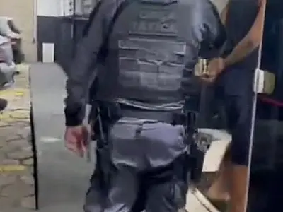 Apreensão de drogas, dinheiro e simulacros gera 'prejuízo' de R$ 5 mil ao tráfico em Caraguatatuba