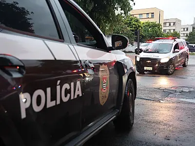 Investigação aponta que o grupo simulava atendimentos, emissão de laudos médicos falsos e ingresso de ações judiciais.