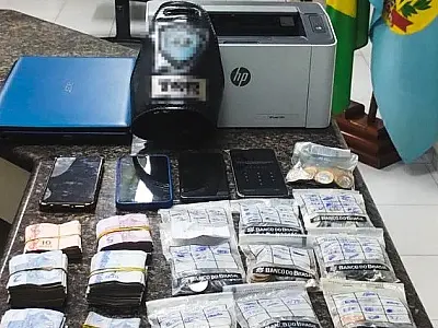 Suspeitos presos em Jacareí teriam aplicado golpes contra a Caixa Econômica Federal em Minas Gerais, aponta a PF
