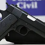 Simulacro de arma de fogo é encontrado em banheiro de escola em Cachoeira Paulista