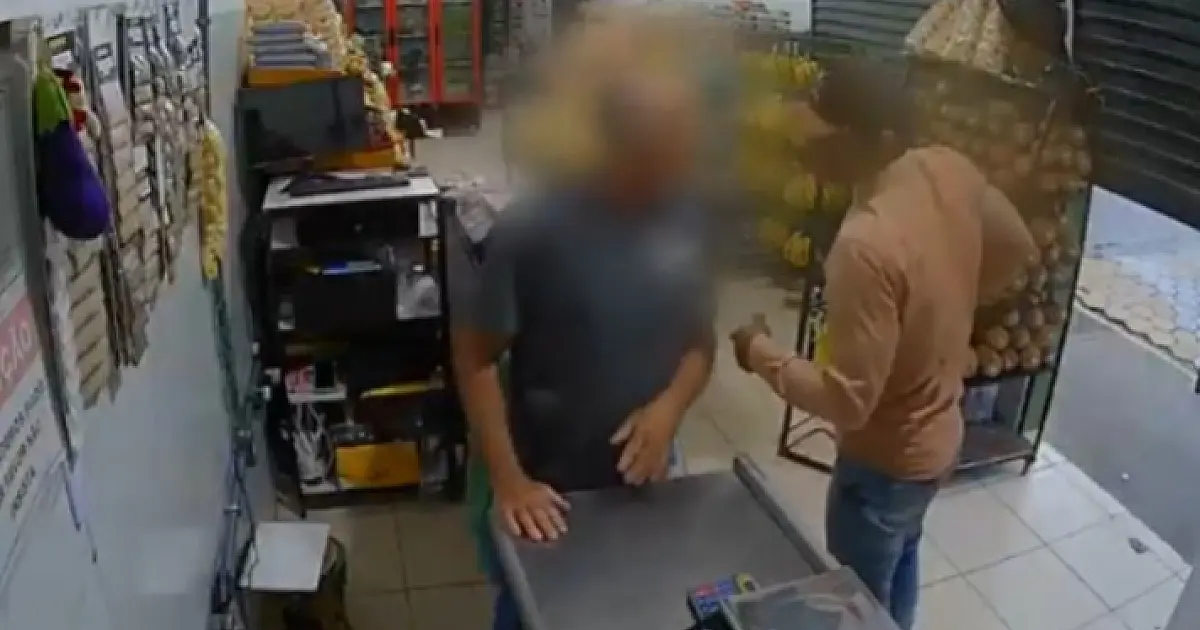 VÍDEO: Roubo a comerciante é registrado por câmeras de segurança em Potim