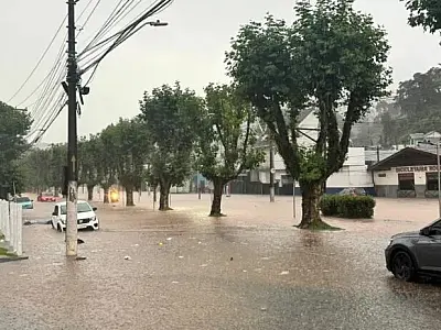 VÍDEO: Temporal causa alagamentos e estragos em Campos do Jordão; Defesa Civil segue em alerta
