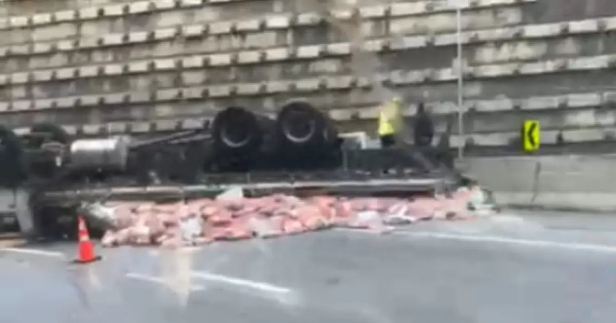 Vídeo mostra caminhão tombado na Tamoios após acidente nesta quinta-feira (2)