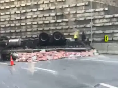 Vídeo mostra caminhão tombado na Tamoios após acidente nesta quinta-feira (2)