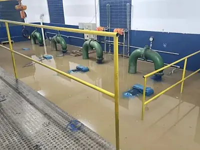 Chuva de mais de 130 mm provoca alagamentos e suspensão de aulas em Guaratinguetá