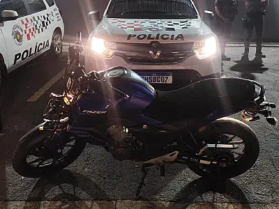 PM recupera motocicleta furtada após abordagem a adolescentes em Jacareí