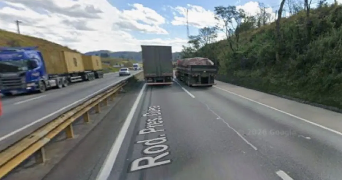 Via Dutra tem acidente com vítima em estado grave e bloqueio de faixas em Taubaté
