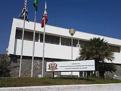 O caso de homicídio e tentativa de homicídio foi registrado na Delegacia Seccional de Polícia de Jacareí.