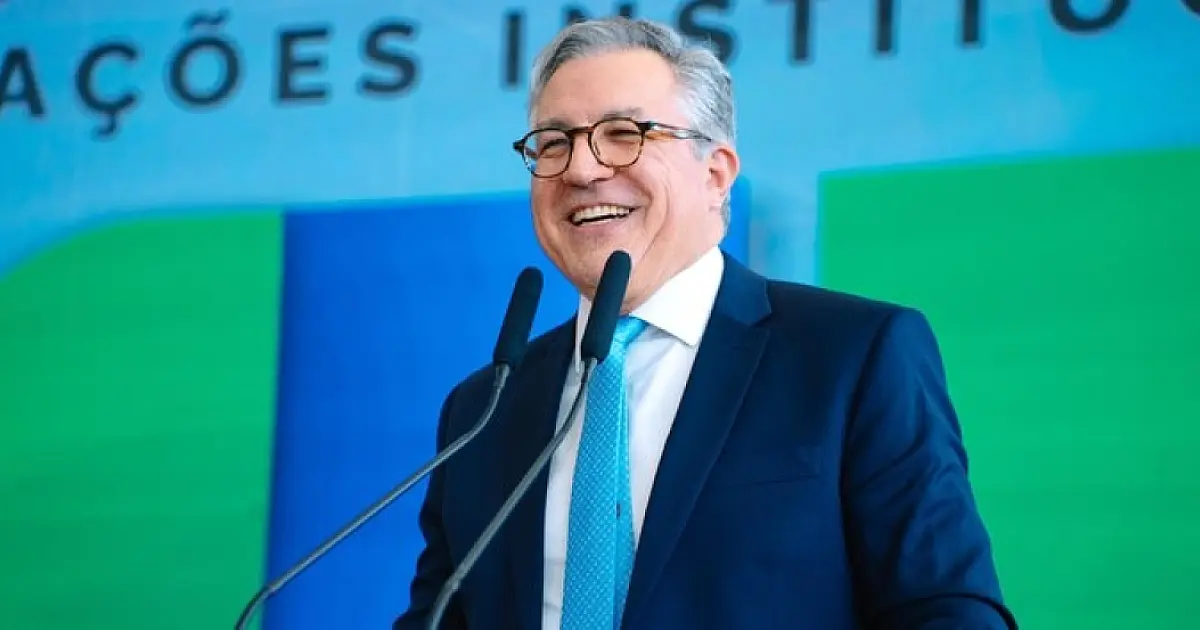 Unidade móvel de saúde na Dutra recebe visita do ministro da Saúde em Pinda