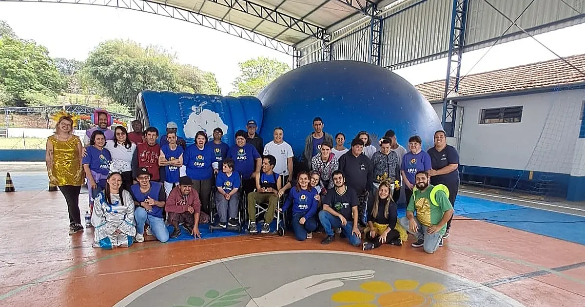 Projeto Astronomia no Sítio leva planetário a estudantes da APAE Taubaté