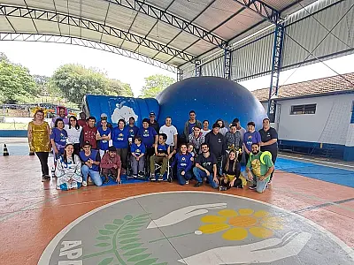 Projeto Astronomia no Sítio leva planetário a estudantes da APAE Taubaté
