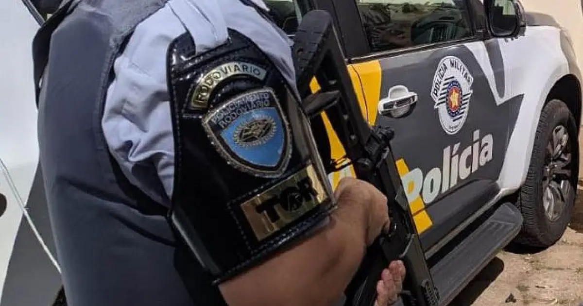 Motorista é flagrado com carga de mais de 60 tijolos de drogas em Guararema; destino era a cidade de Ubatuba