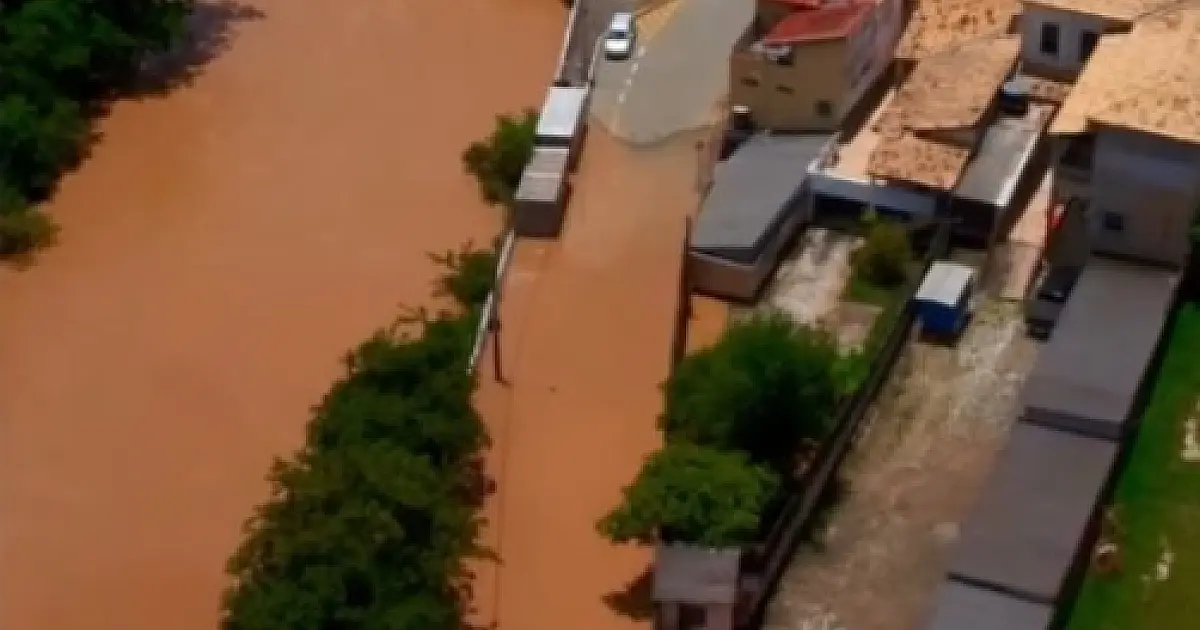 Rio Paraitinga sobe e provoca alagamentos em São Luiz do Paraitinga