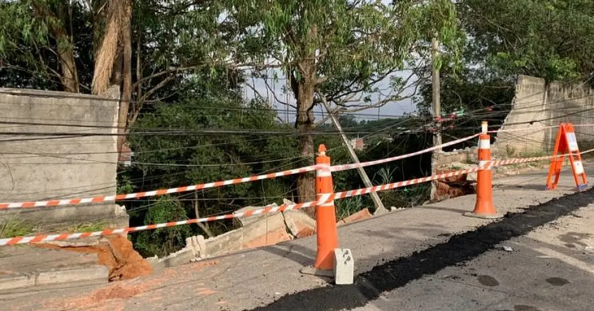 Rompimento de tubulação em São José causa acidente e deixa homem de 57 anos em estado grave