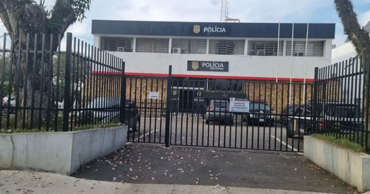 Polícia investiga corpo carbonizado encontrado em veículo queimado em São José