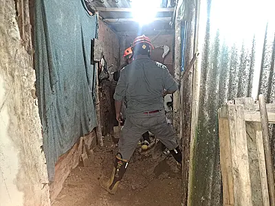 Polícia investiga corpo de mulher enterrado em barraco em Caraguá