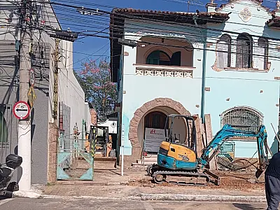 Munícipe fala sobre riscos estruturais relacionados à demolição de casarão no centro de Caçapava