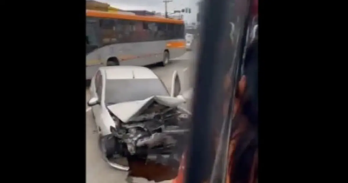 VÍDEO: Acidente próximo a posto de combustível mobiliza Bombeiros em São José