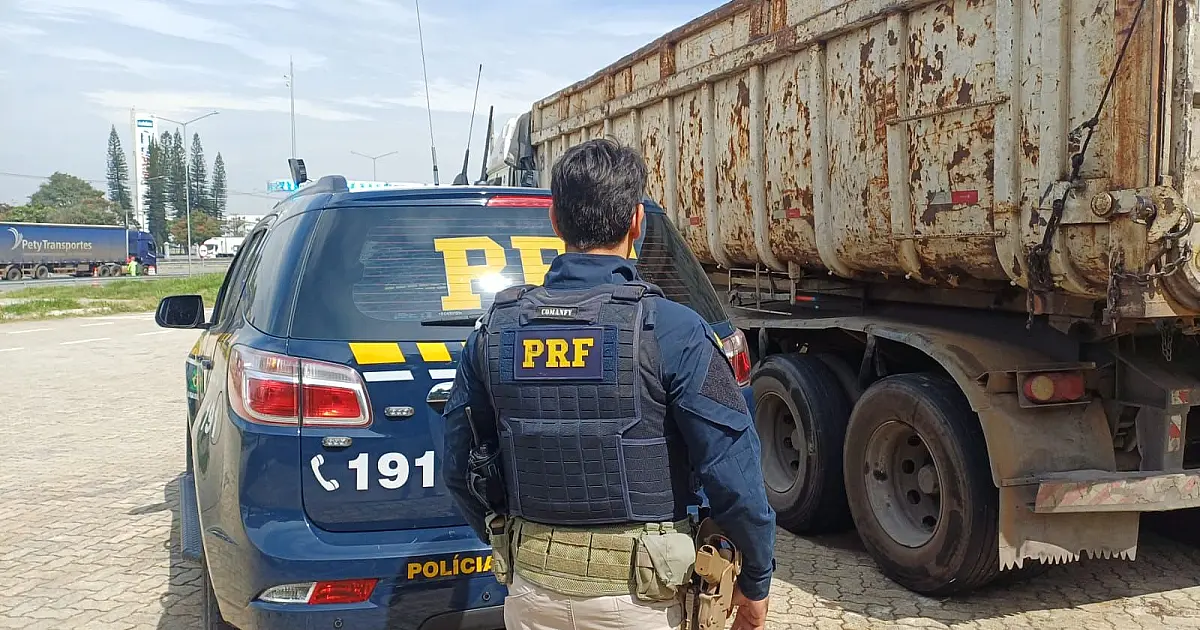 Imprudência nas estradas: carreta com sistema de freios inoperante é interceptada pela PRF em Jacareí