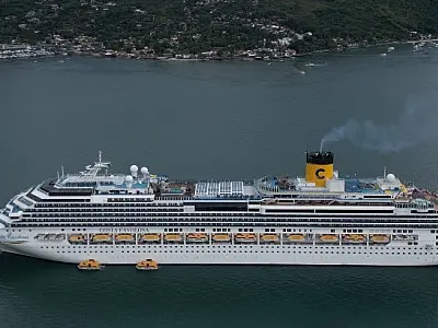 VÍDEO: Transatlântico Costa Favolosa chega a Ilhabela com 3,8 mil passageiros